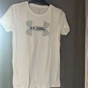 Ladies Under Armour T Shirt Size Small - Picture 1 of 3