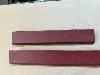 Ford Truck Bronco 1980-1986 moldura de ventana ambos lados 80-86 rojo granate OEM Foto 1 de 2