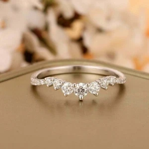 1Ct Round Cut Lab Created Diamond Wedding Curved Band Ring 14K White Gold Plated - Bild 1 von 4