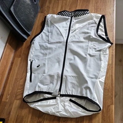Assos winter rain vest / gilet small. Was £195 - Image 1 of 4