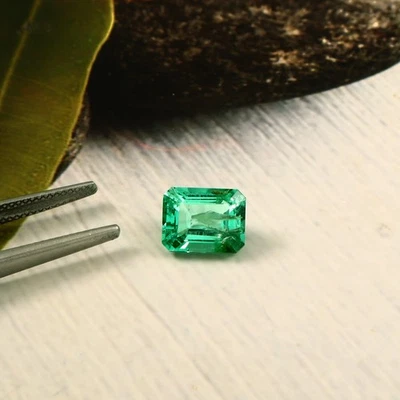 Ethical Green Lab Grown Colombian Emerald Loose Gemstone Emerald Cut 9x7 mm - Image 1 of 4
