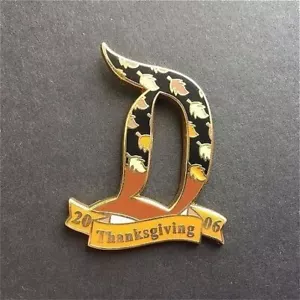 Pin Disney Miembro del Elenco Día Trabajo Acción de Gracias Hojas de Otoño Letra D Inicial - Imagen 1 de 1