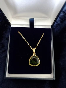 Faceted Cut Peridot Stone Pendant On 45 cm Gold Plated Chain In Presentation Box - Picture 1 of 3