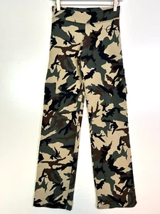 Pantalones de yoga camuflados de pierna acampanada negro tostado verde cargo talla pequeña? bailarina emboideda - Imagen 1 de 5
