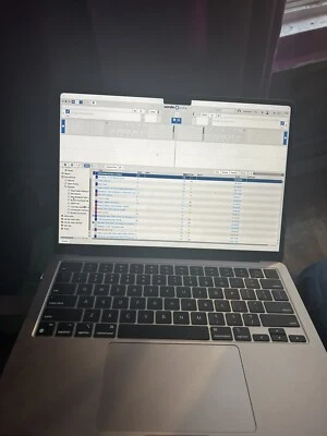 Apple MacBook Air 13 in 2022 Starlight/Apple M2 3.49 GHz, 256 GB 8 GB 8-Core - Image 1 of 4