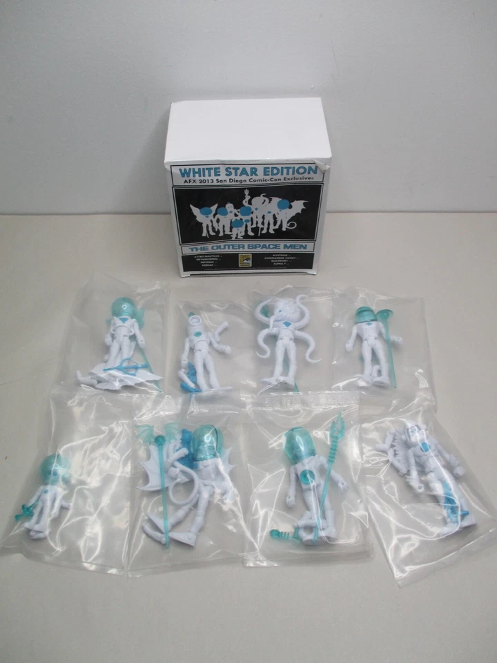 2013 4 CUATRO JINETES EL ESPACIO EXTERIOR HOMBRES SDCC ESTRELLA BLANCA CONJUNTO DE 8 FIGURAS NUEVO Foto 1 de 4