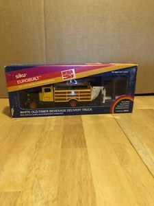 SIKU 2860 WHITE OLD-TIMER BEVERAGE DELIVERY TRUCK, MISSING DELIVERY CRATES - Picture 1 of 11