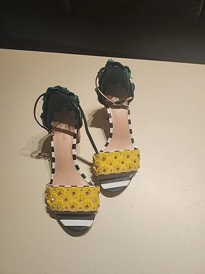 Zapatos de tacón Kate Spade tachonados Wiatt piña talla 7M 100 % caritativos Foto 1 de 4