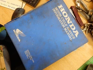 HONDA MOTOR CYCLE WORKSHOP MANUAL VOL 32 VFR,CBR,GL,GOLDWING - Picture 1 of 3