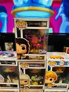 Elijah Wood Signed Frodo With Ring Funko Pop! 1389 - Picture 1 of 4
