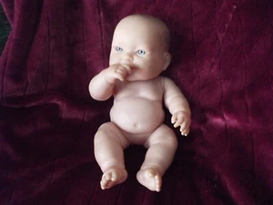 Berenguer bebé gordito 14" 2 dientes, cabello marrón moldeado chupa pulgar ojos grises - Imagen 1 de 7