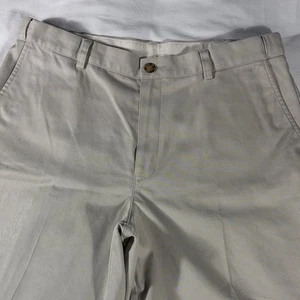 L.L. Bean mens stone khaki Comfort Fit flat front 8" chino shorts - size 34 - Picture 1 of 10