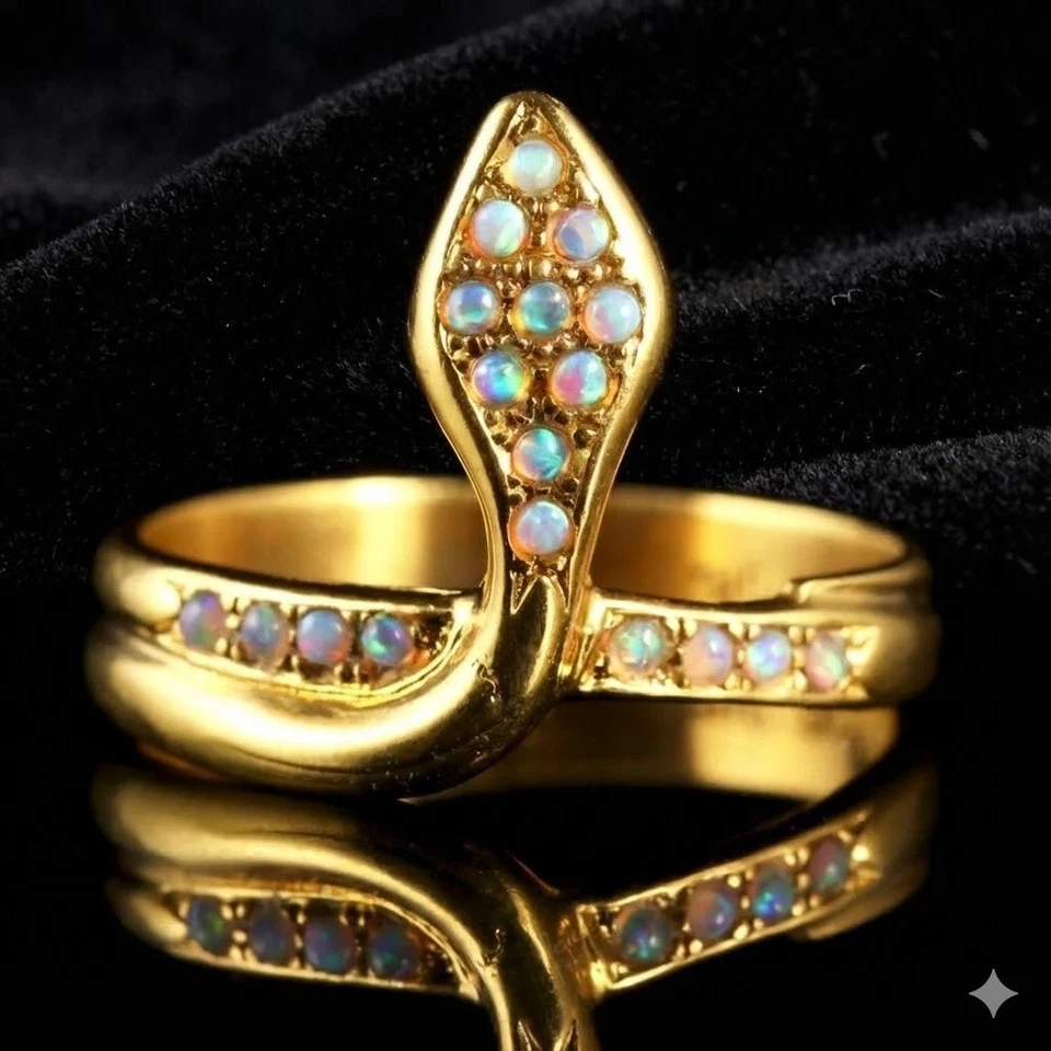 Anillo de compromiso de serpiente de corte redondo de ópalo de fuego de 0,15 quilates enchapado en oro amarillo de 14 quilates en plata Foto 1 de 4