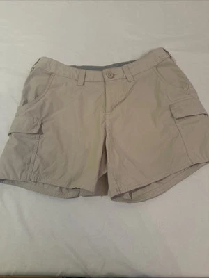 Pantalones cortos de nailon para mujer Worldwide Sportsman caqui. Foto 1 de 4