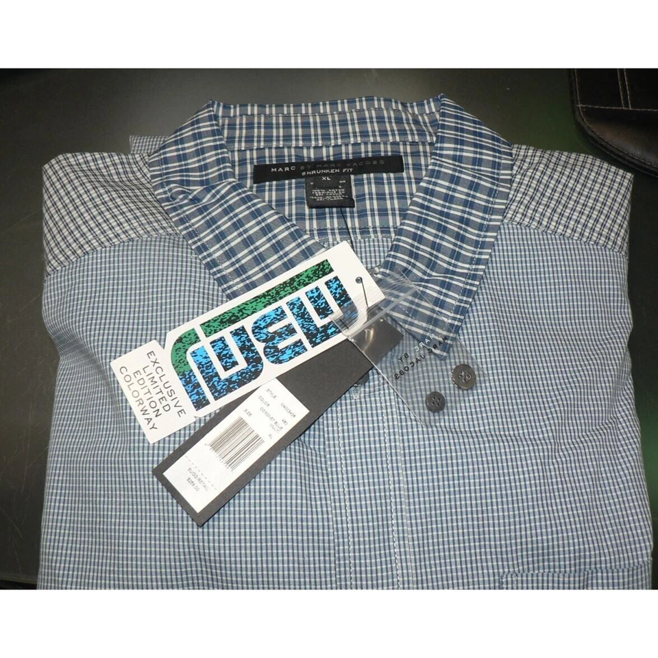 Marc by Marc Jacobs Manga Larga Calce Encogido Abotonado en Azul Corona XL $258 Foto 1 de 4