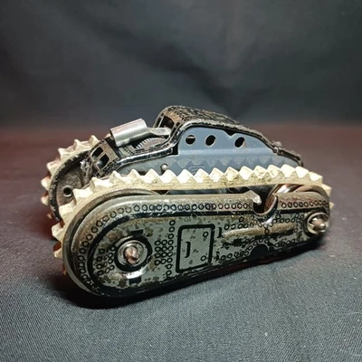 Juguete de cuerda de lata tanque Gama T56 vintage raro D.B.P. Alemania Occidental NECESITA TRABAJO Foto 1 de 4