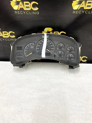 2000-2002 GMC Yukon 1500 Speedometer Instrument Cluster ID 15055362 OEM - Image 1 of 4