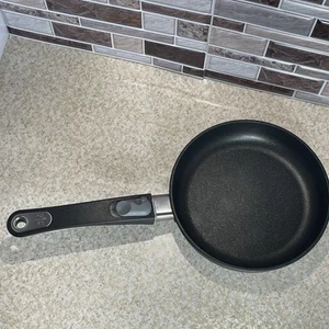 Schonend gebrauchte PAMPERED CHEF 8" Antihaft Pfanne Pfanne mit abnehmbarem Griff - Bild 1 von 21