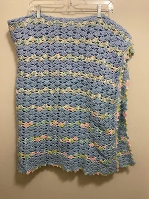 Manta de ganchillo para bebé niño afgano 38 X 54 azul brillante y multicolor hecha a mano Foto 1 de 4