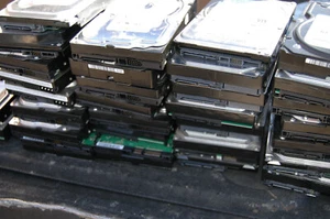 Lot of 31 Computer Hard Drives Scrap Gold Parts Recovery As IS Platinum - Picture 1 of 3