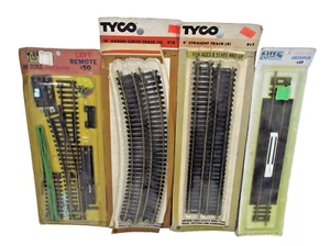 Lot of 4 Atlas and  Tyco Straight and Curved Tracks - Uncoupler & Left Remote - Picture 1 of 5