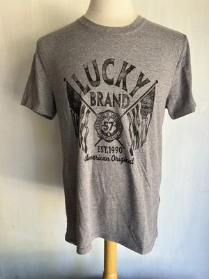 Camiseta Oficial Hombre "Diseñada en Los Ángeles" LUCKY BRAND (2018) Talla Mediana Foto 1 de 4