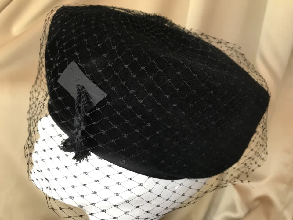Sombrero de terciopelo negro vintage EVELYN VARON para mujer cubierto por velo y borla Foto 1 de 4