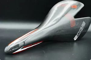 Sillín de carbono completo DISEÑO DE BORDE Taiwán (tiene pequeños daños en virutas de laca) - Imagen 1 de 9