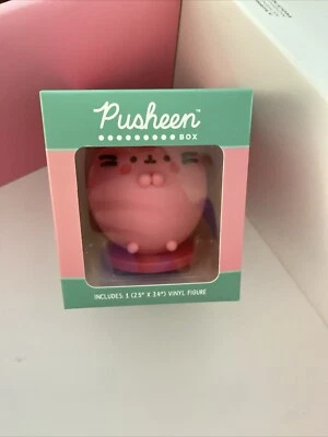 Figura Vinilo Pusheen Fresa 3 Pulgadas NUEVA Lanzada Julio 2024 Caja de Suscripción Foto 1 de 2