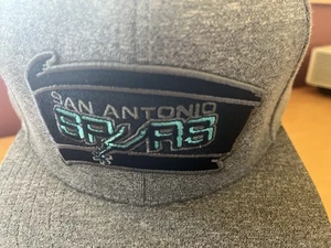 Mitchell & Ness Mütze Kappe San Antonio Spurs grau schwarz Pop HWC verstellbar Druckknopflasche - Bild 1 von 18