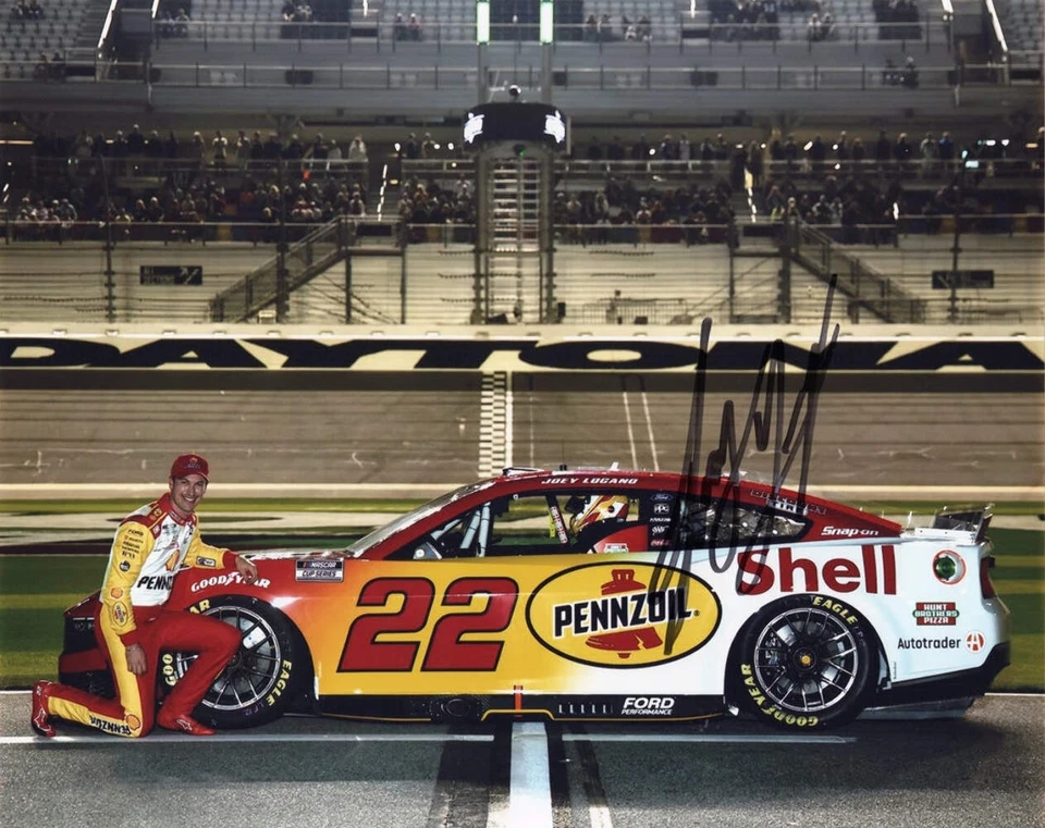 Autografiado 2025 Joey Logano #22 Pennzoil Racing DAYTONA 500 CAR (postura en pit road) Foto 1 de 1