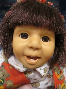 TOYSTAR LTD 1996 BAMBOLA EXPRESSION CON VESTITO ORSACCHIOTTO E BERRETTO RIEMPITO A PELLET #20 - Foto 1 di 5