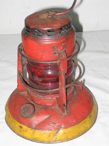 Antique Dietz No.40 Warning Lantern, "Traffic Gard" w/Handlan No.57 Red Globe - Picture 1 of 7