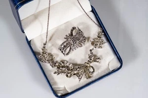 GIROCOLLO E SPILLA IN MARCASITE 1960 - Foto 1 di 8