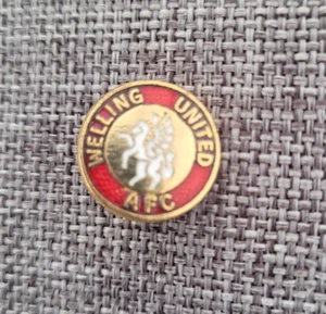 WELLING UNITED AFC SMALL VINTAGE ENAMEL BADGE - Picture 1 of 2