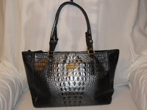 Cartera Brahmin negra y gris con estampado de cocodrilo metálico - Imagen 1 de 8