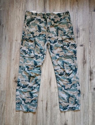 Pantalones cargo Levis para hombre talla 36x32 relajados rectos militares verde camuflaje estampado Y2K Foto 1 de 4