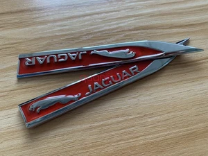 Calcomanía adhesiva insignia emblema guardabarros edición metal rojo 2 un. para Jaguar - Imagen 1 de 8