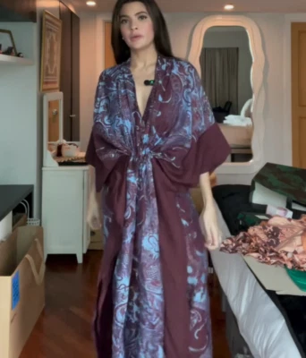 Vestido Kaftan Estampado Lótus Branco H&M X Cobertura Azul TAMANHO ÚNICO Novo com etiquetas - Imagem 1 de 3