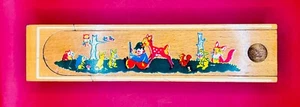 Caja de lápices de madera vintage y rara para escuela infantil con animales/criaturas - Imagen 1 de 5