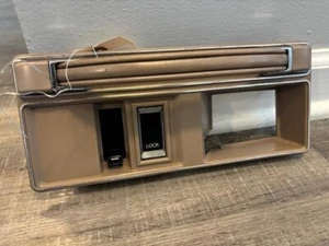 Cadillac Seville 1988-1991 puerta lateral izquierda interior manija puerta bisel embellecedor bronceado - Imagen 1 de 4