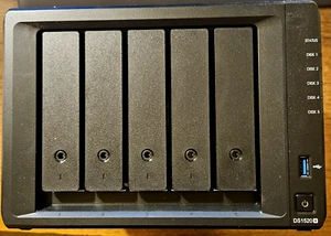 Synology DS1520+ 5-Bay NAS Enclosure + 5 X 8TB SEAGATE IRONWOLF HD + 1TB SSD - Photo 1/8