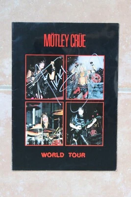 Nikki Sixx Motley Crue Autografiado Firmado Shout At The Devil Tour Programa SATD Foto 1 de 4