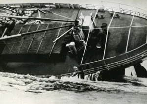 SS Flying Enterprise Sinking Disaster Captain Carlsen & Dancy Old Photo 1952 - Picture 1 of 3