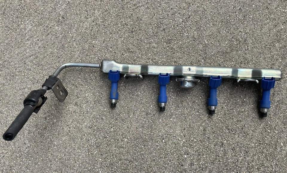 2000 2001 2002 2003 2004 Toyota Corolla Fuel Injectors & Rail 1ZZFE 1ZZ OEM - Image 1 of 1