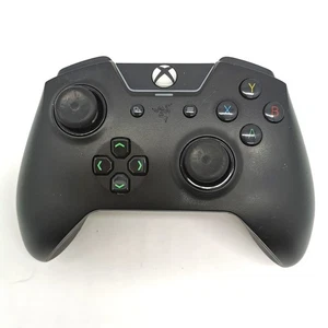Razer Wolverine V2 Tournament Edition RZ06-0199 Xbox One PC Wired Controller - Picture 1 of 12