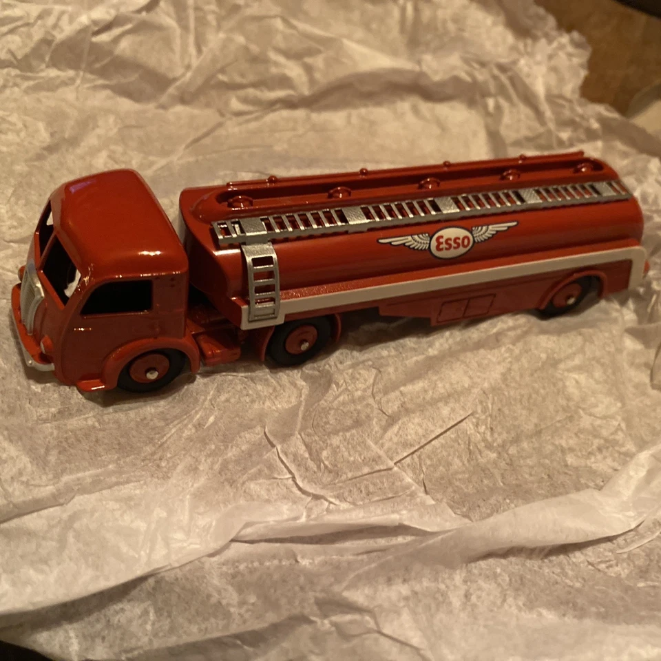 Camion Citerne Panhard ESSO - DINKY TOYS Atlas 32C - 2012 - Neuf Foto 1 de 4