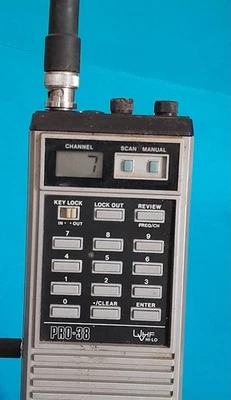 REALISTIC PRO-38 Handheld Police Scanner Radio w/Antenna NICE! WORKS on AC POWER - Image 1 of 4