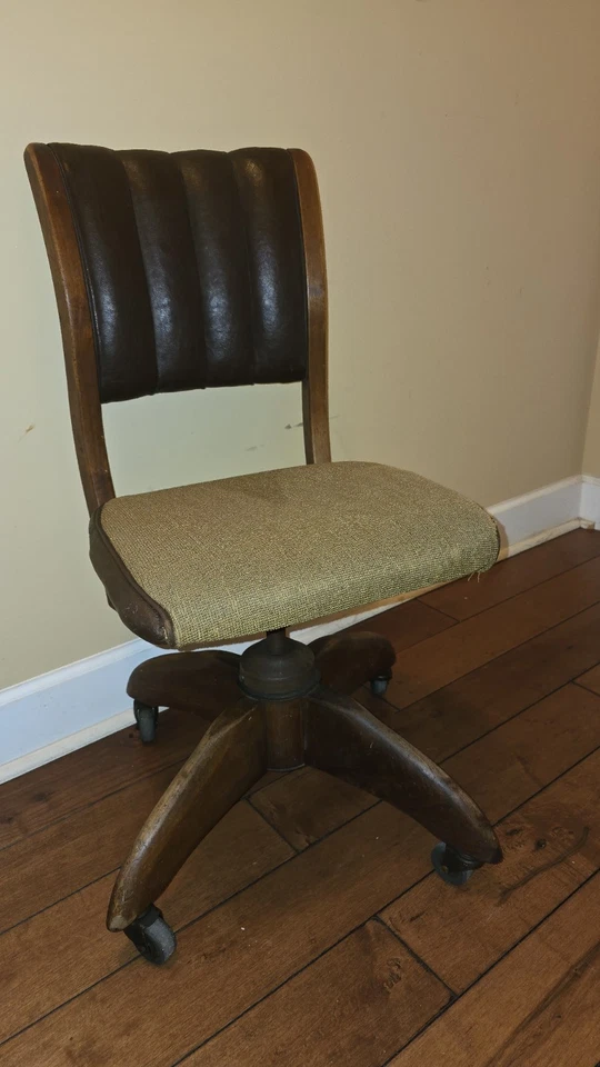 Vintage W.H. Balancín Gunlocke Chair Company, giratorio, buenos rodillos ETIQUETA DE LATÓN Foto 1 de 4