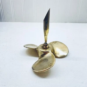 Portapenne vintage in ottone massiccio elica barca fermacarte decorazione nautica - Foto 1 di 8